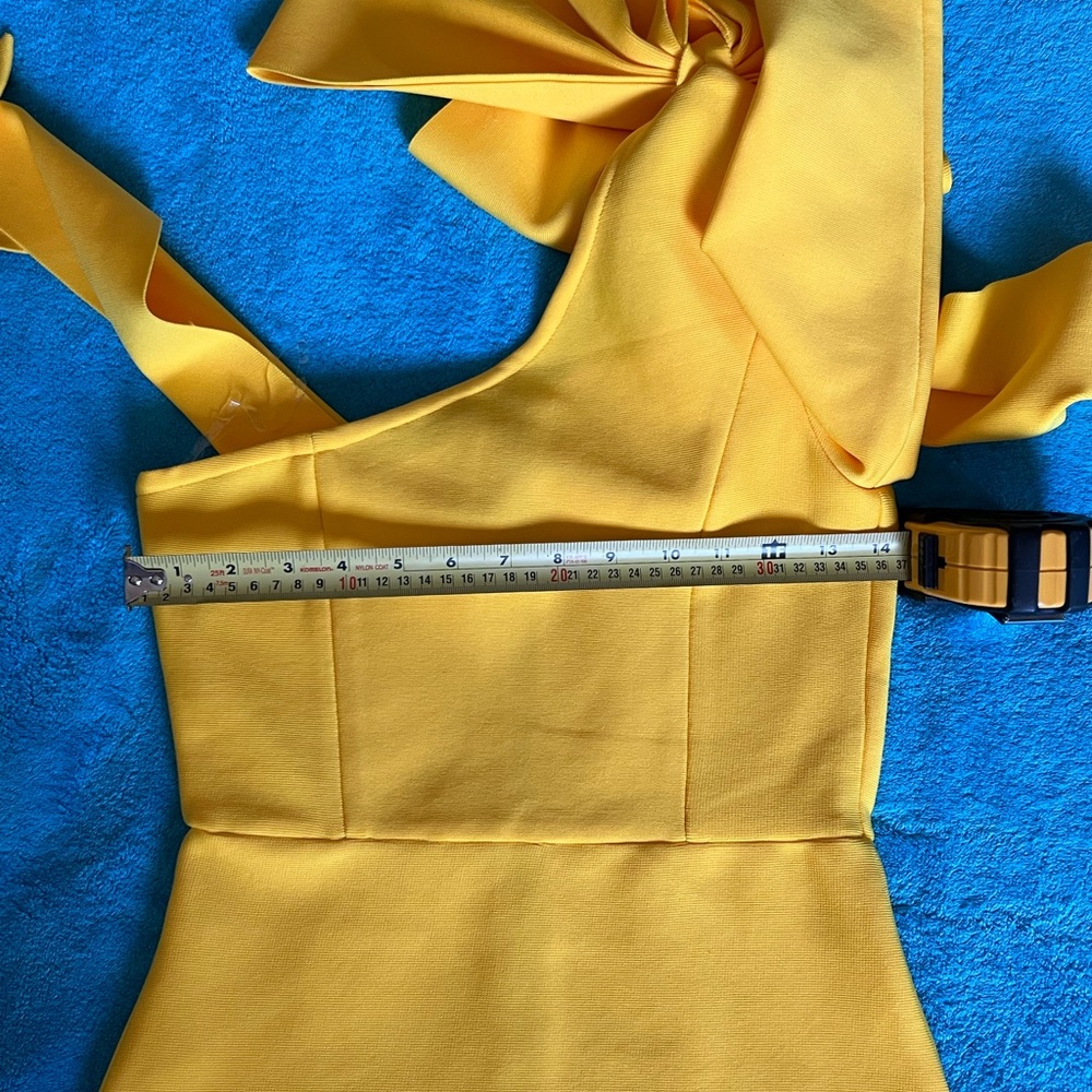 Yellow one shoulder bodycon dress 💛🌟 - Picture 14 of 16